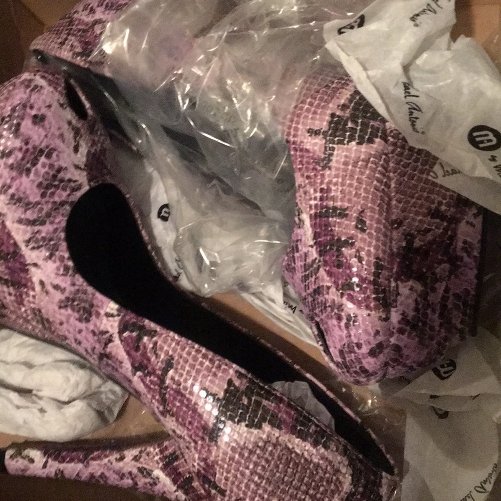 Heels - Picture 2 of 5